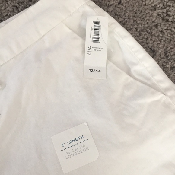 White shorts from Old navy - Picture 2 of 2